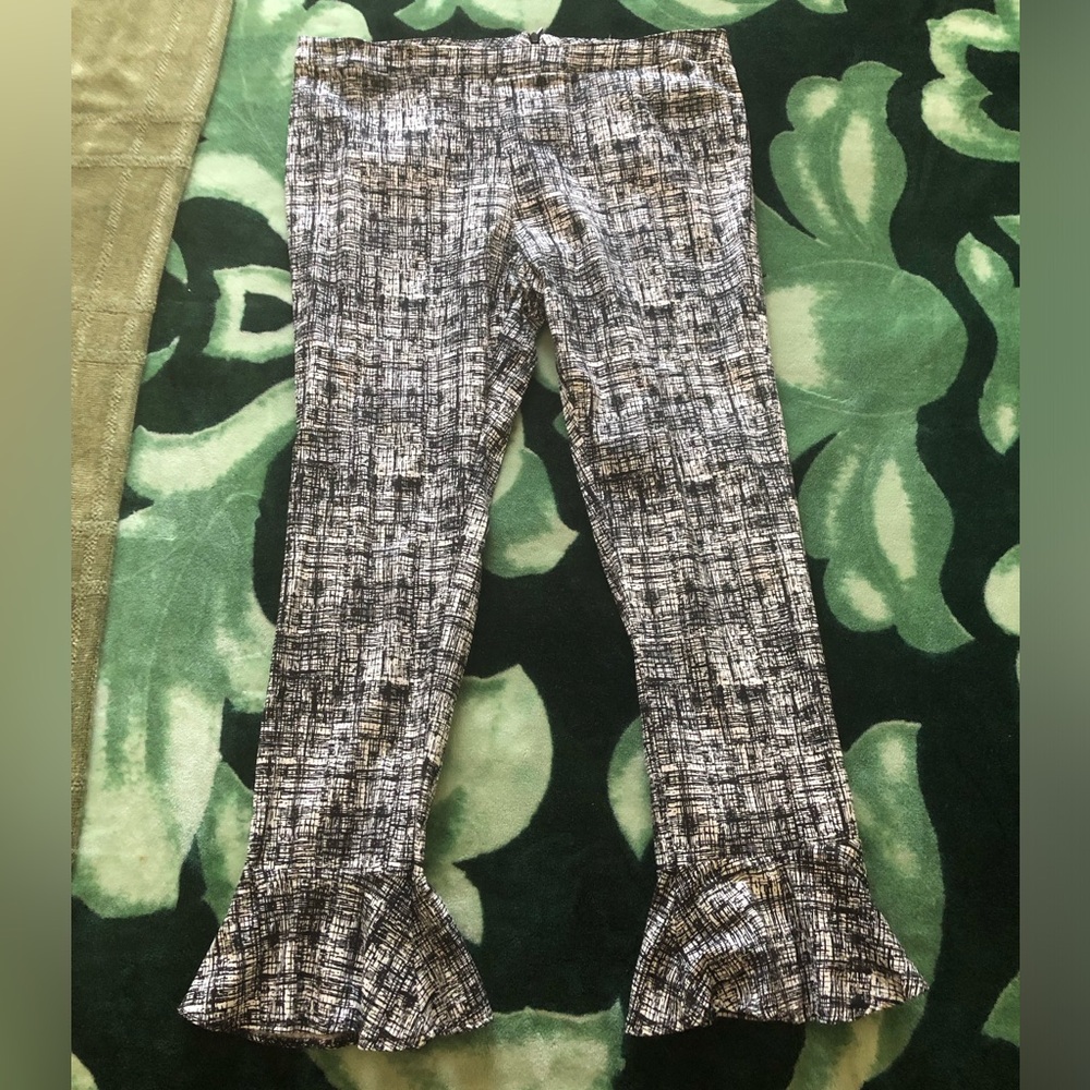 Black and White Ruffle Hem Capris